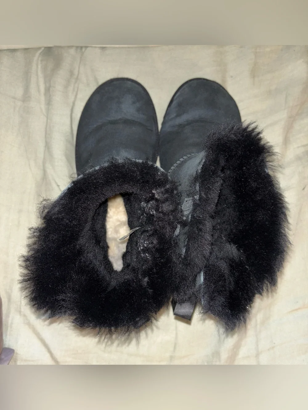 UGG Bailey Bow II Boots Black Sheepskin Satin Bow Women’s Size 7